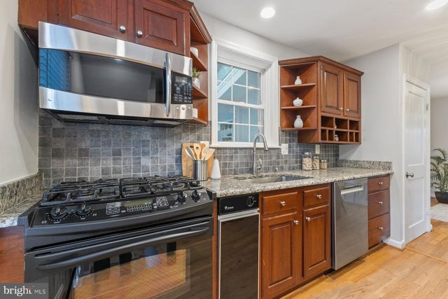 937 N LEBANON ST, Arlington, VA 22205
