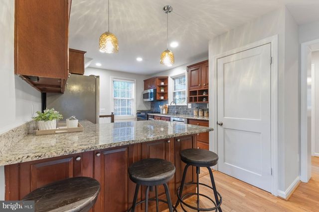 937 N LEBANON ST, Arlington, VA 22205