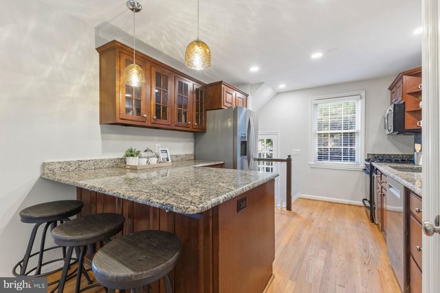 937 N LEBANON ST, Arlington, VA 22205