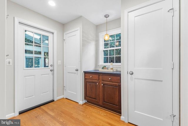 937 N LEBANON ST, Arlington, VA 22205