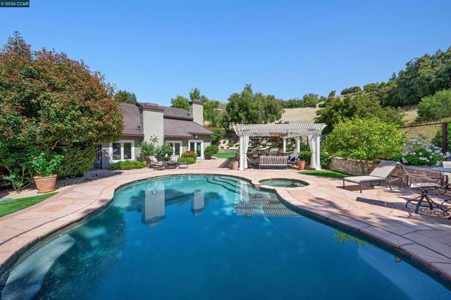 1088 Yorkshire Pl, Danville, CA 94506