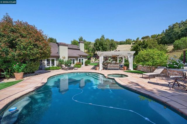 1088 Yorkshire Pl, Danville, CA 94506