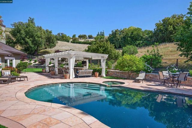 1088 Yorkshire Pl, Danville, CA 94506