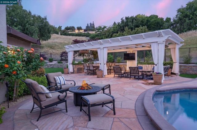 1088 Yorkshire Pl, Danville, CA 94506