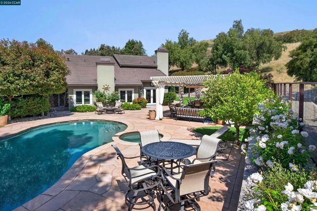 1088 Yorkshire Pl, Danville, CA 94506