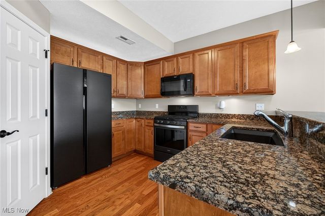 300 Lakewick Lane, Willowick, OH 44095