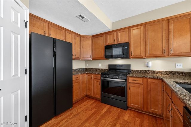 300 Lakewick Lane, Willowick, OH 44095