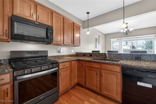 300 Lakewick Lane, Willowick, OH 44095