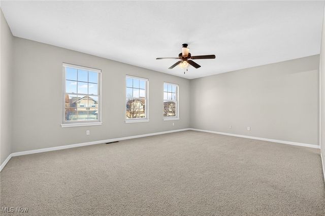 300 Lakewick Lane, Willowick, OH 44095