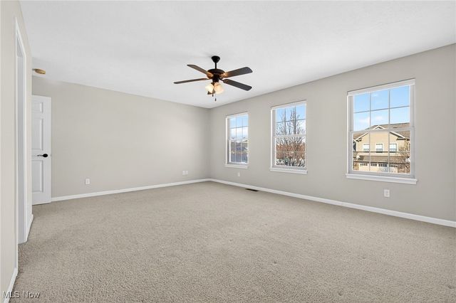 300 Lakewick Lane, Willowick, OH 44095