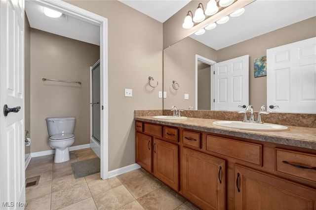 300 Lakewick Lane, Willowick, OH 44095