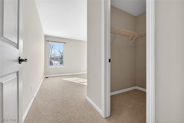 300 Lakewick Lane, Willowick, OH 44095