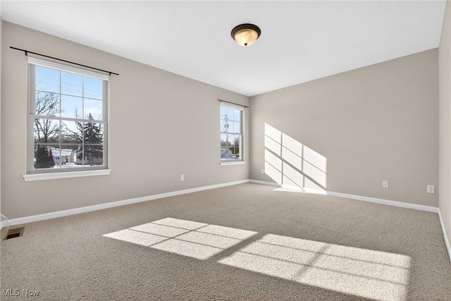 300 Lakewick Lane, Willowick, OH 44095