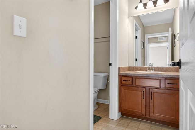 300 Lakewick Lane, Willowick, OH 44095