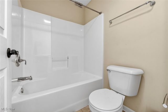 300 Lakewick Lane, Willowick, OH 44095