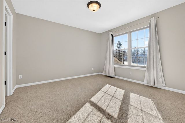 300 Lakewick Lane, Willowick, OH 44095