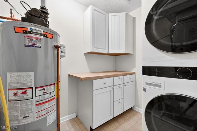 300 Lakewick Lane, Willowick, OH 44095