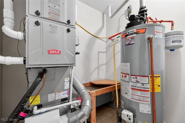 300 Lakewick Lane, Willowick, OH 44095