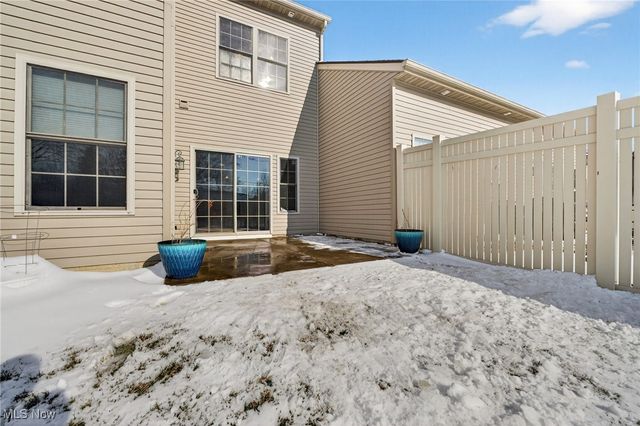 300 Lakewick Lane, Willowick, OH 44095