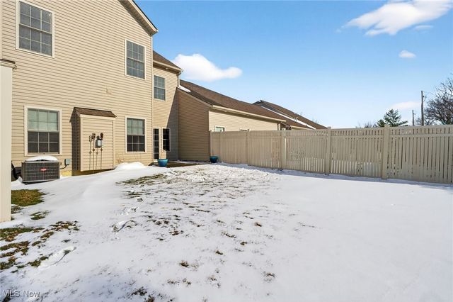 300 Lakewick Lane, Willowick, OH 44095