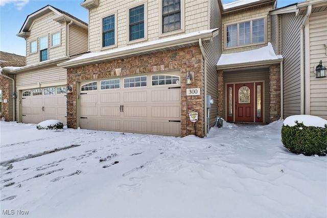 300 Lakewick Lane, Willowick, OH 44095