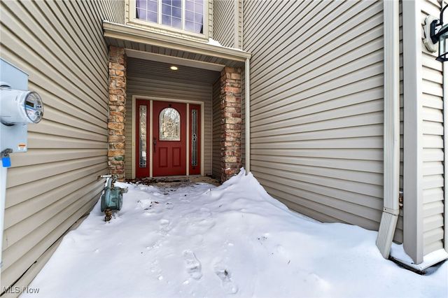 300 Lakewick Lane, Willowick, OH 44095