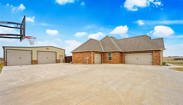 13145 NE Clearwater Cir, Elgin, OK 73538