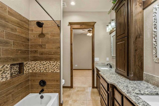 13145 NE Clearwater Cir, Elgin, OK 73538