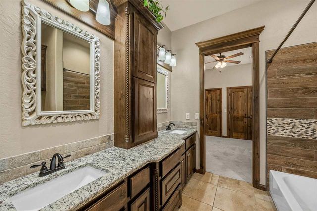 13145 NE Clearwater Cir, Elgin, OK 73538