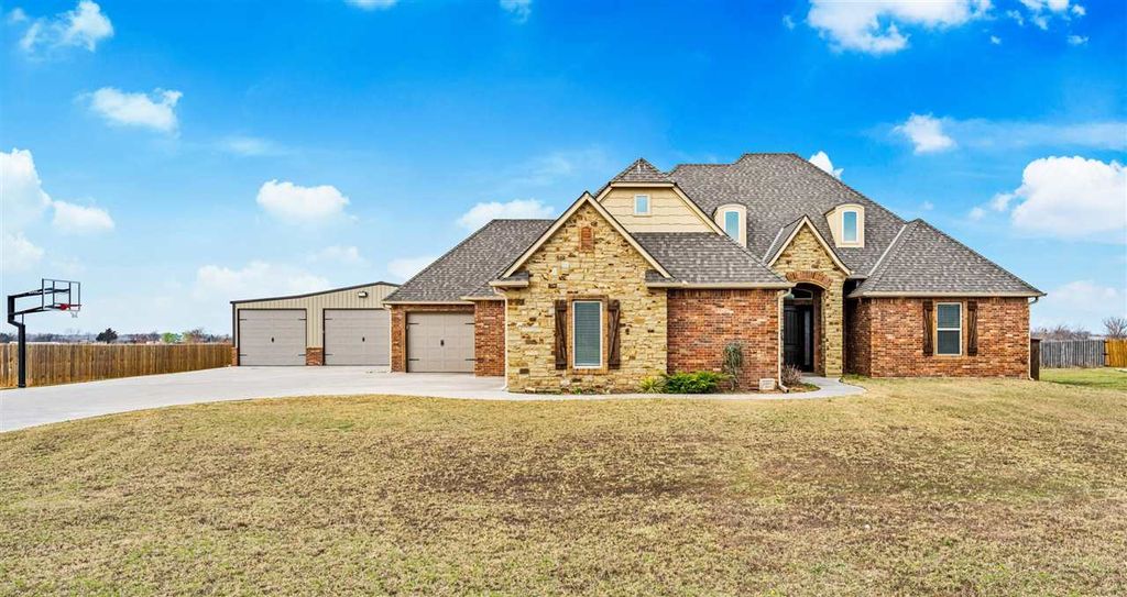 13145 NE Clearwater Cir, Elgin, OK 73538