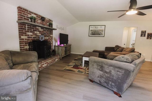 11 MILL CT, Sicklerville, NJ 08081
