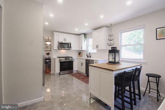 11 MILL CT, Sicklerville, NJ 08081