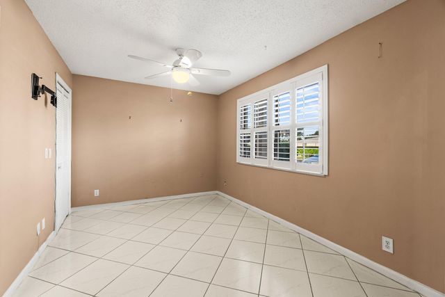 1020 Silk Oak Terrace, Delray Beach, FL 33445