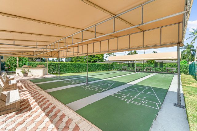 1020 Silk Oak Terrace, Delray Beach, FL 33445