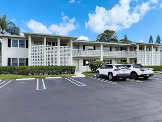 1020 Silk Oak Terrace, Delray Beach, FL 33445