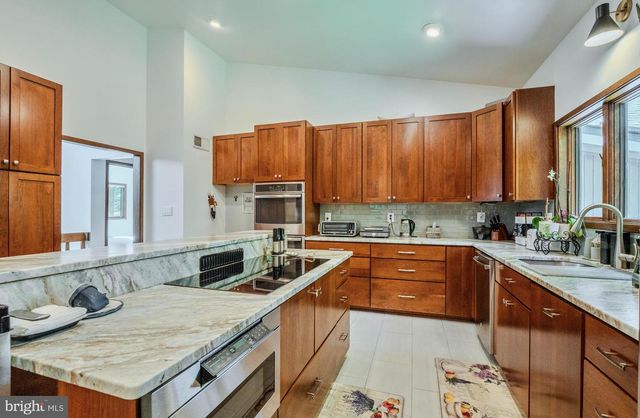 10808 NICHOLSRIDGE RD, Great Falls, VA 22066