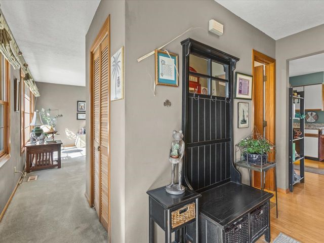 6650 Grassridge Road, Rockford, IL 61108