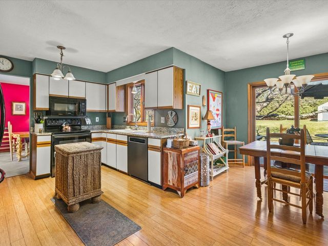 6650 Grassridge Road, Rockford, IL 61108