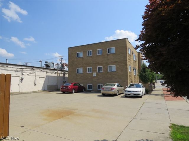 1675 Woodward Avenue, Lakewood, OH 44107