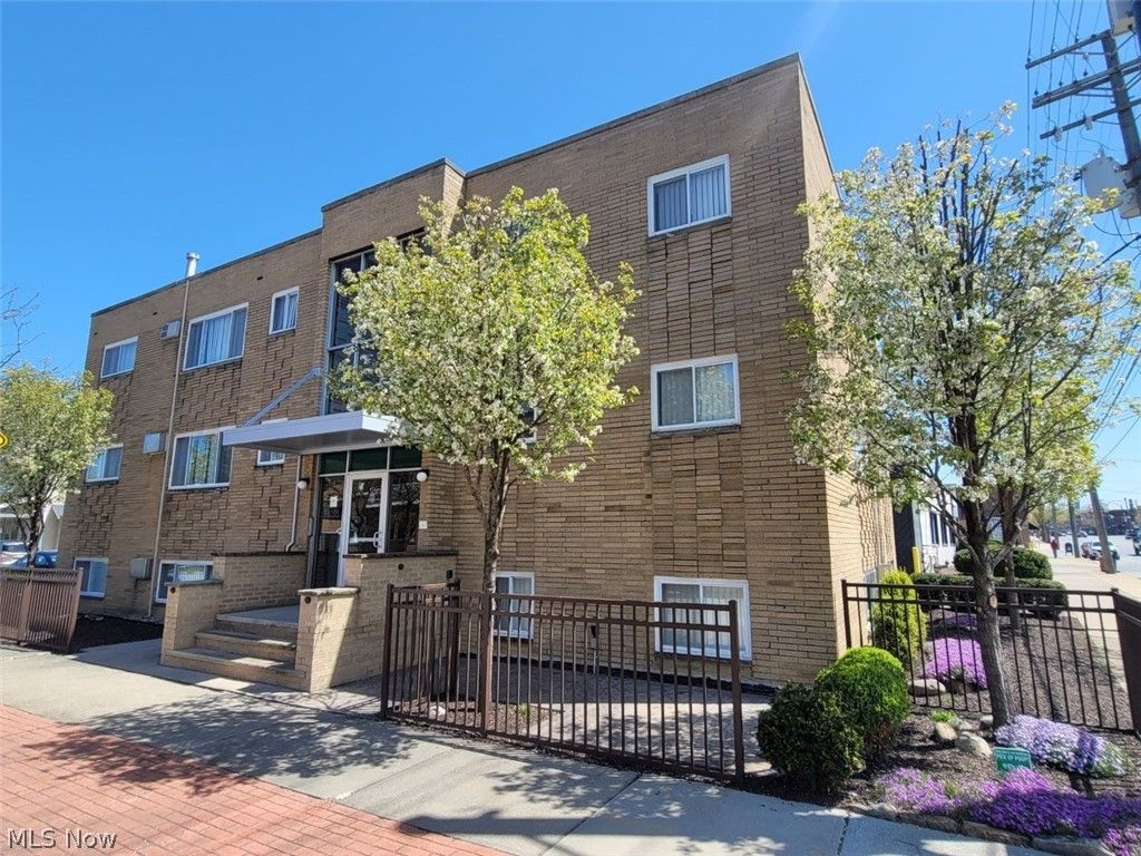 1675 Woodward Avenue, Lakewood, OH 44107