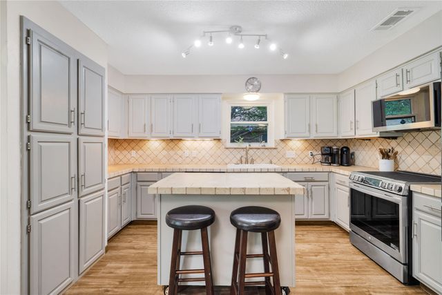 6717 Mesa Drive, North Richland Hills, TX 76182