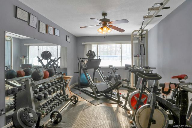 8 Windmill Lane, New City, NY 10956