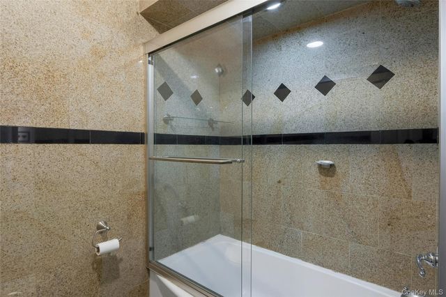 8 Windmill Lane, New City, NY 10956