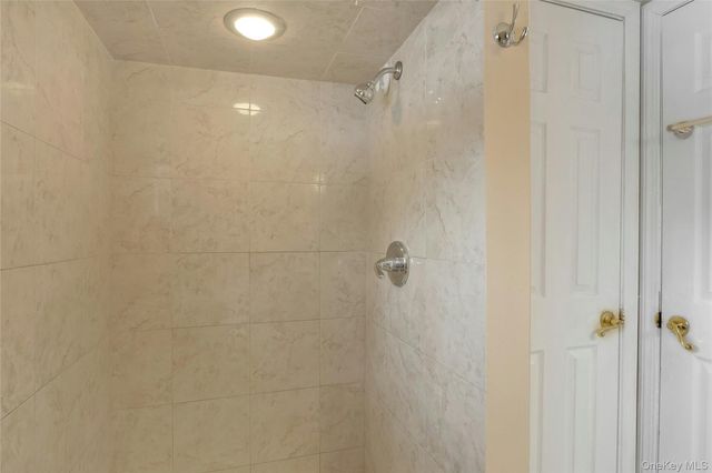 8 Windmill Lane, New City, NY 10956