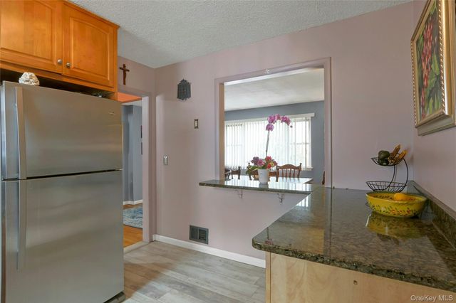 8 Windmill Lane, New City, NY 10956