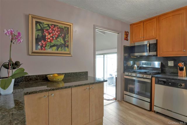 8 Windmill Lane, New City, NY 10956