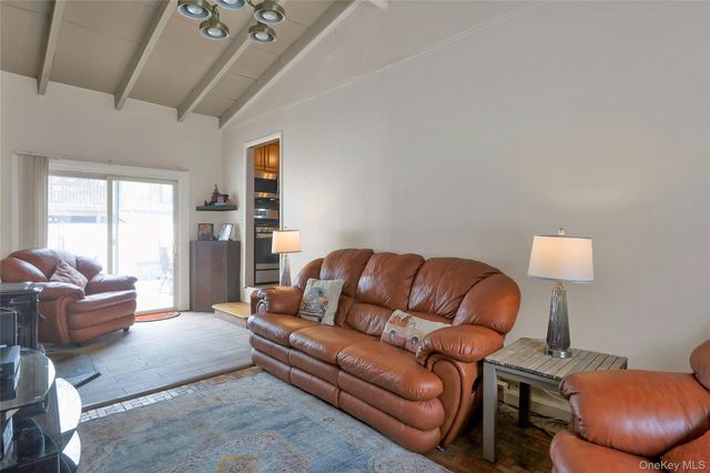 8 Windmill Lane, New City, NY 10956