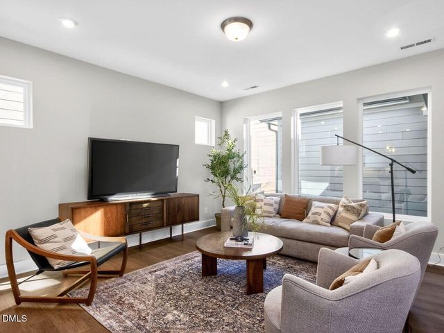 33 Hillway Road, Pittsboro, NC 27312