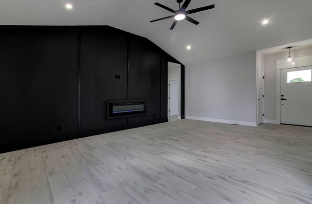 123 E Teakwood Avenue, Clever, MO 65631