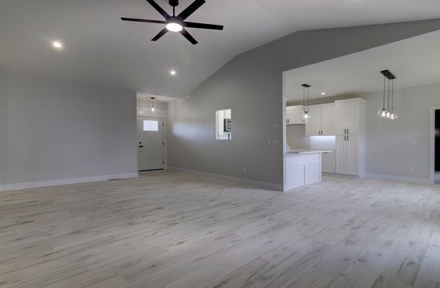123 E Teakwood Avenue, Clever, MO 65631